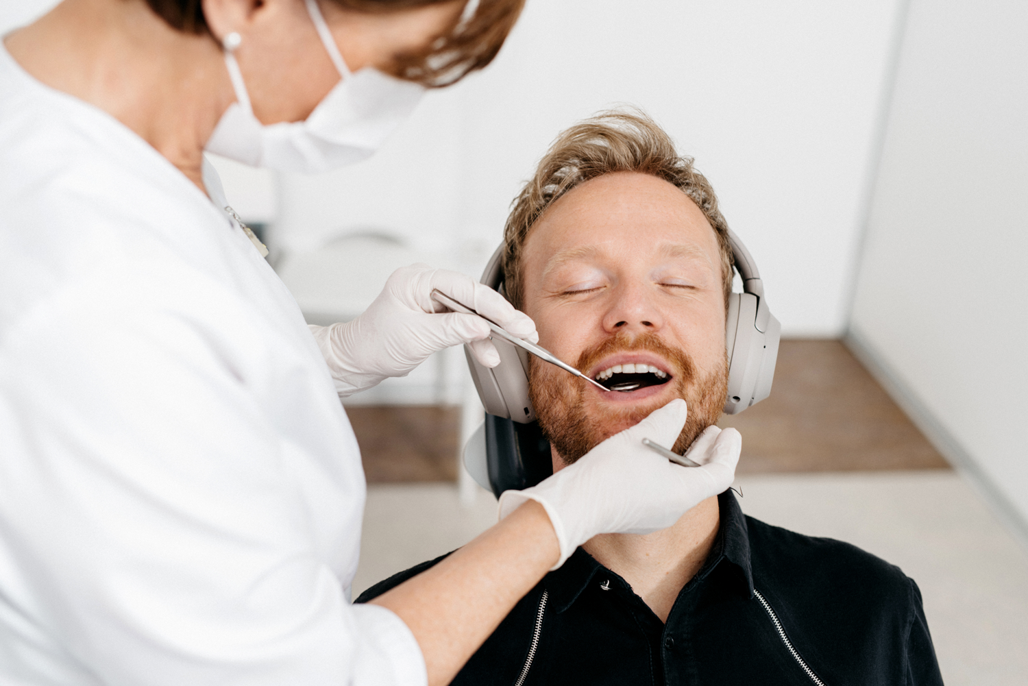 Poznata lica na zubarskom stolcu: otkrivamo što ih povezuje