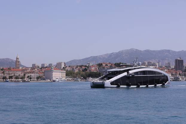 Jahta neobičnog izgleda This Is It uplovila u Split 