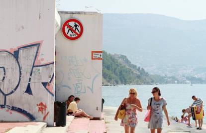 Split: Nekima gay nije OK pa stavili znak zabrane na plaži