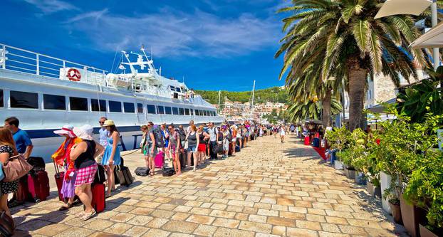 Hvar,,Croatia,,August,25,,2014:,Hvar,Island,Harbor,Tourist,Queue.