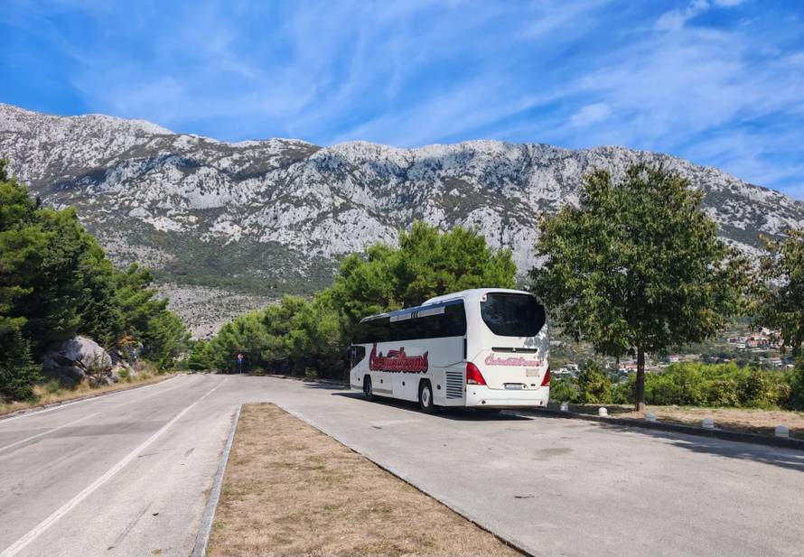 ZBOGOM ŽIVCIRANJU U KOLONI: Zašto je autobus opet 'in' za put na more, ali i do Slavonije?