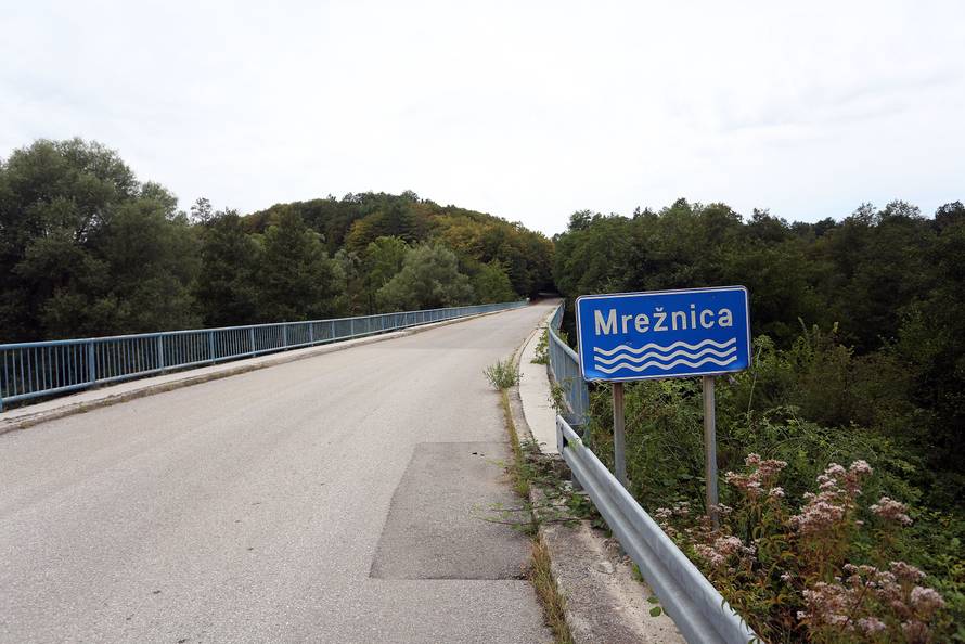 Migranti im prolaze kraj kuća: 'Strah me je, pogotovo po noći'