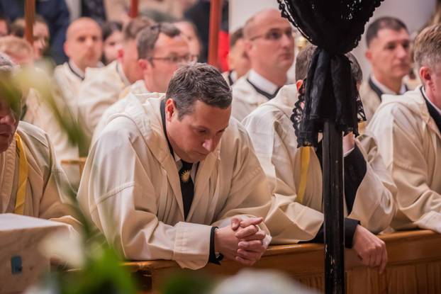 Jelsa: Ispraćaj jelšanskog križa i početak procesije "Za križen"