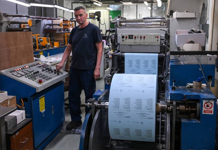 Zagreb: U tiskari Narodnih novina tiskaju se listići za lokalne izbore 2025.