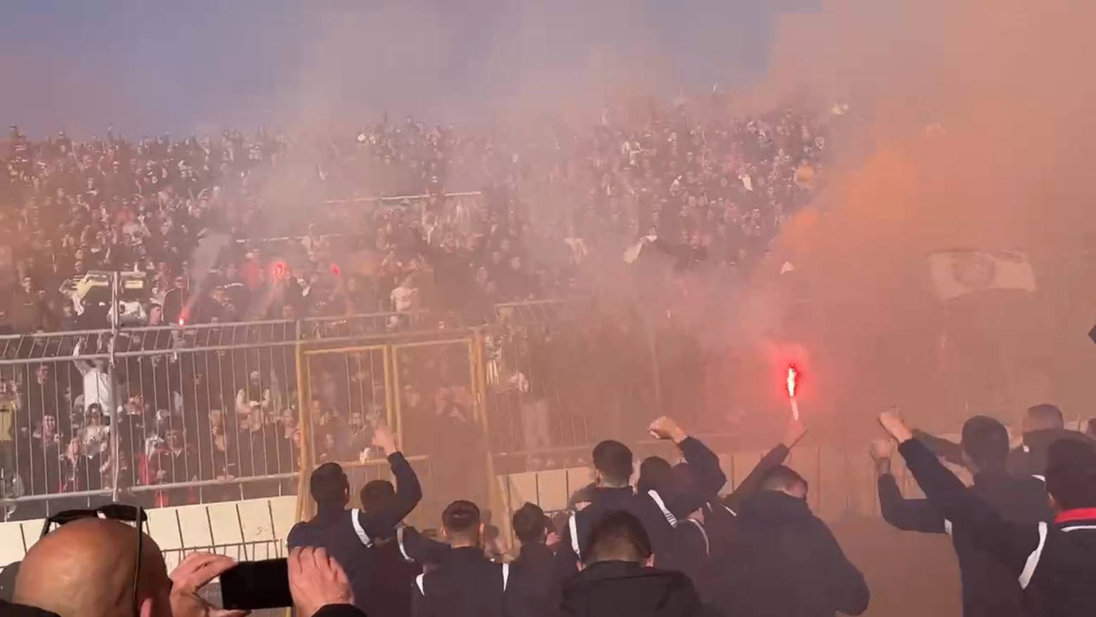 Tisuće su dočekale hajdukovce! Junior mahao bakljom, Torcida skandirala dvojici junaka 'bilih'