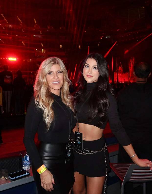 FOTO Mnogi ne vide dalje od njezinih grudi, ali Jessica je puno više od bujne influencerice