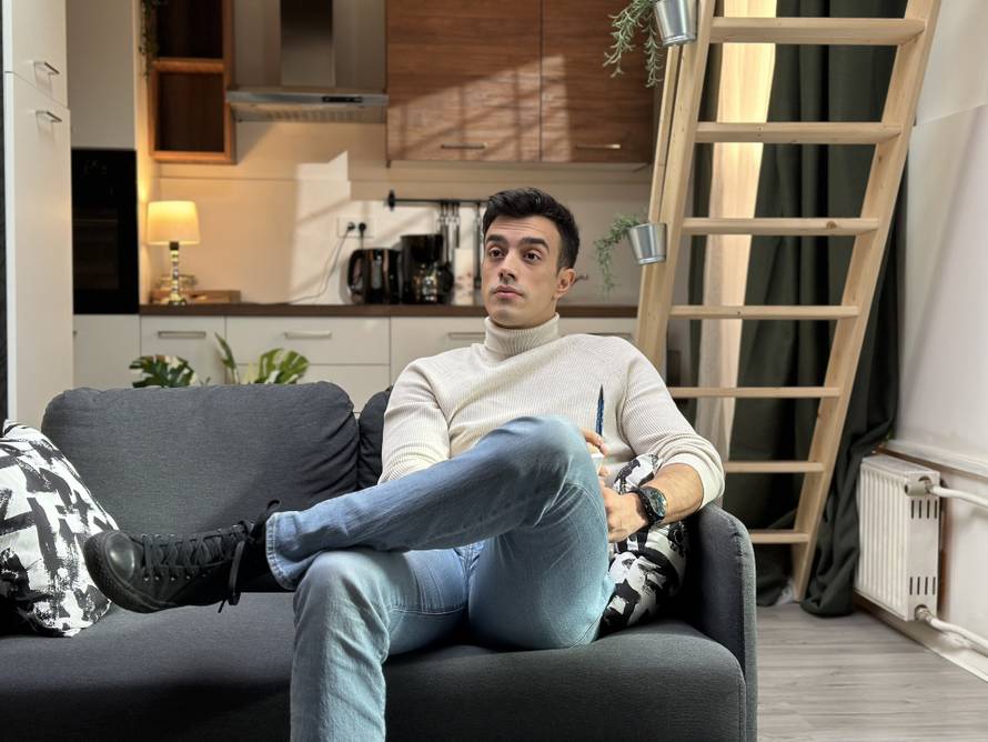 Mladi pjevač prisjetio se teškog djetinjstva: 'Učiteljica klavira me tukla, a majka ismijavala...'