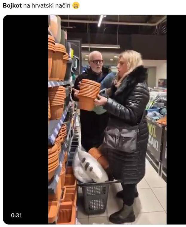 FOTO Memovi o bojkotu ne staju! 'U znak podrške privatni faksevi neće prodavati diplome'