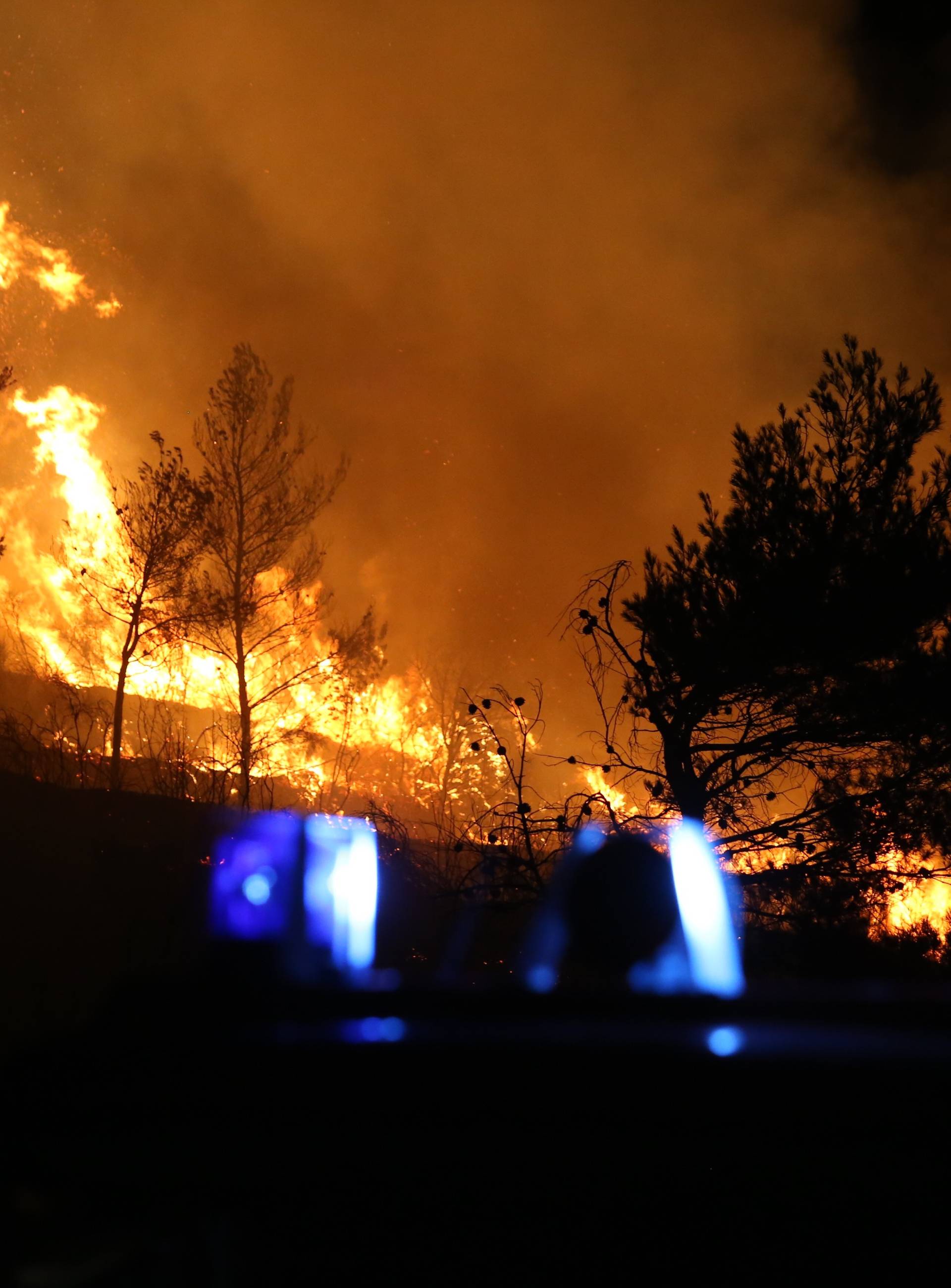 Ugašen požar kod Klisa, kiša pomogla, izgorjelo 10 hektara