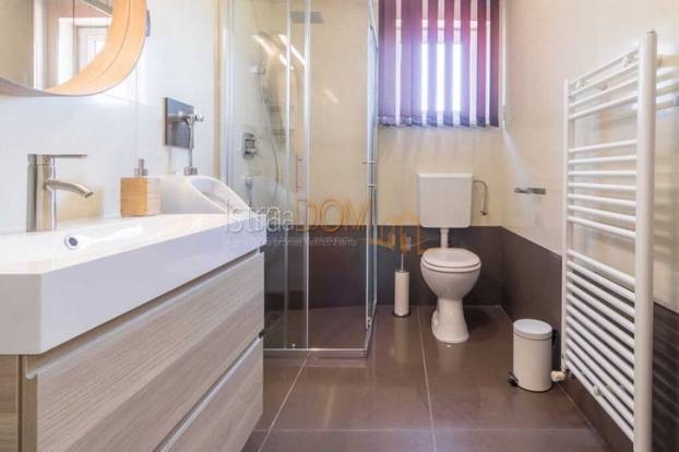 FOTO U ovoj vili u Istri možete živjeti kao u filmu: Ima jacuzzi, vinski podrum i terene za sport