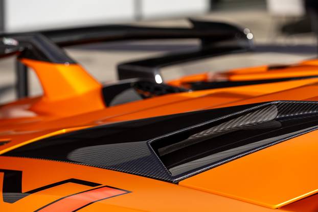 Zagreb: Ispred Z Centra izložena limitirana izdanja luksuznih i supersportskih automobila