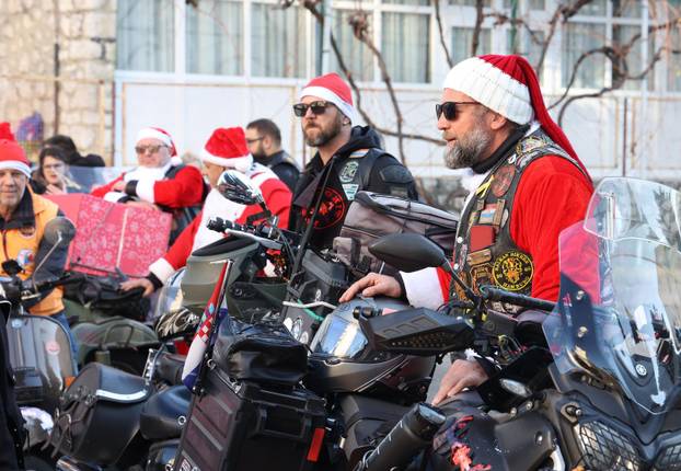 Šibenik:  Motomrazovi tradicionalno u predboži?no vrijeme darivali Centar za odgoj i obrazovanje Šubi?evac