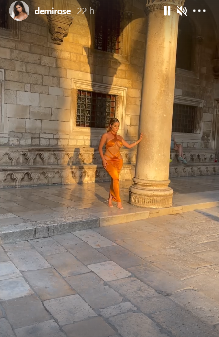 FOTO Bujna Demi Rose bila u Hrvatskoj: Pokazala obline pred Kneževim dvorom u seksi haljini