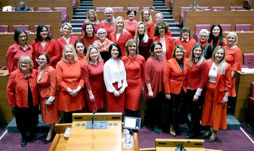FOTO Zastupnice u Saboru obilje&zcaron;ile Dan crvenih haljina