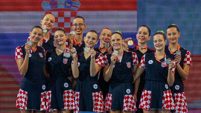 Hrvatice ostvarile povijesni uspjeh u umjetničkom plivanju