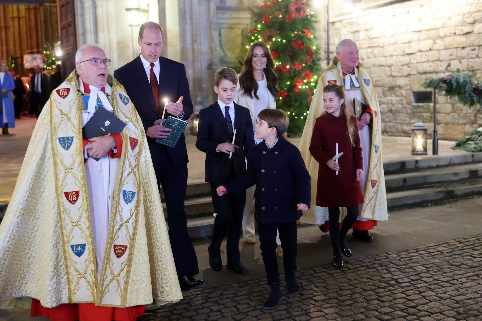 London: Princ i princeza od Walesa zajedno s djecom na službi boži?nih pjesama