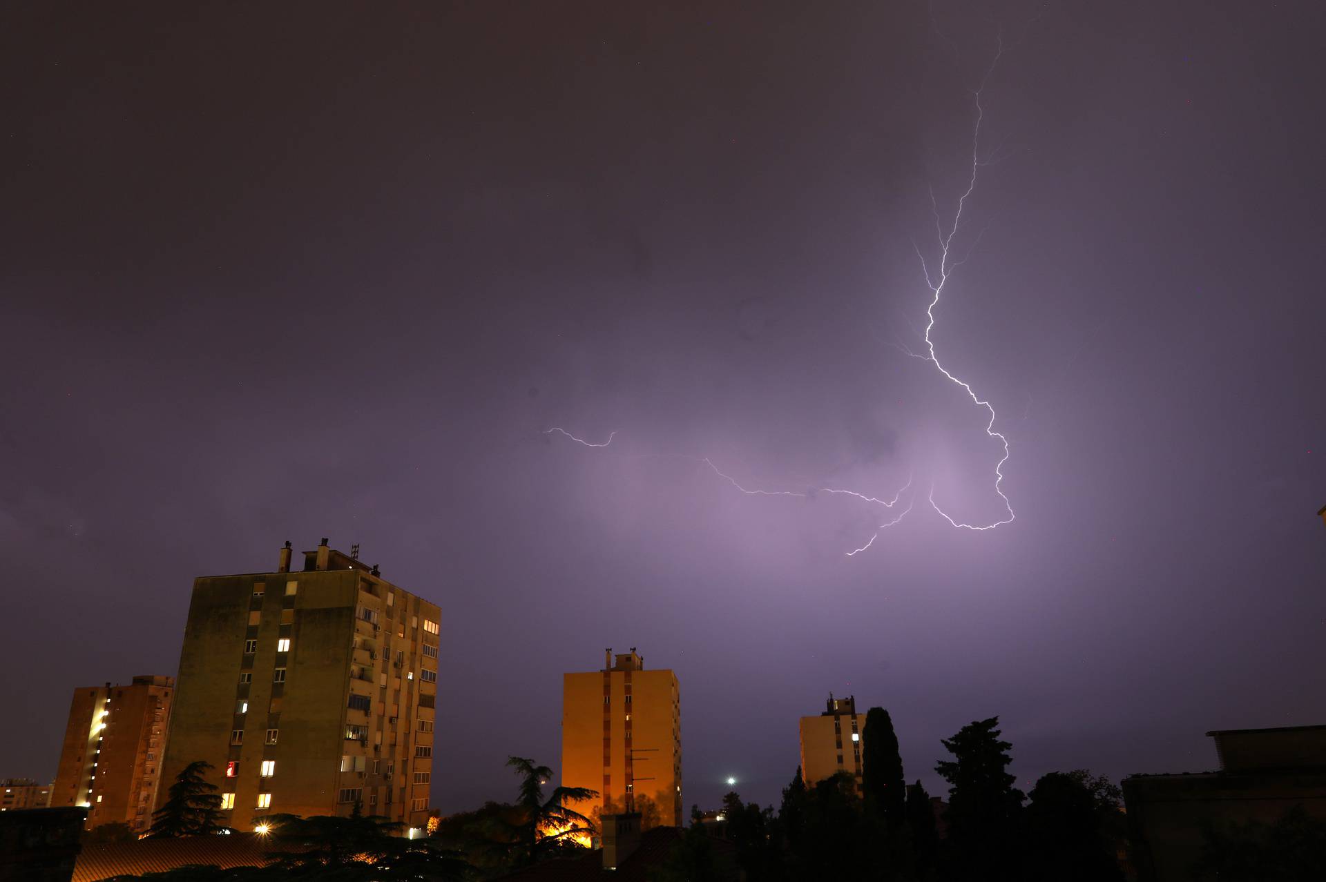 Rijeka: Munje na nebu iznad grada