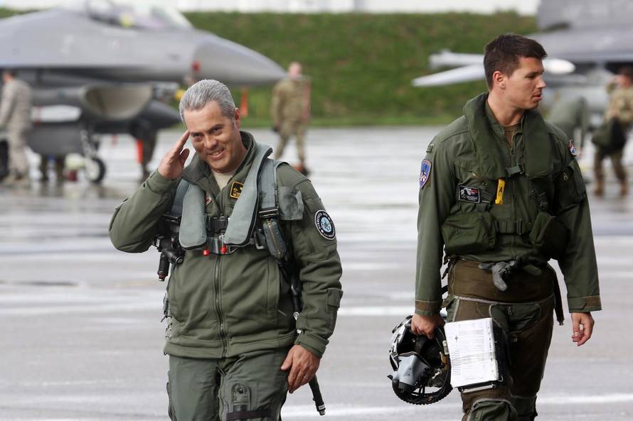 Velika Gorica: AmeriÄki vojni zrakoplovi F-16 sletjeli u vojarnu na Plesu