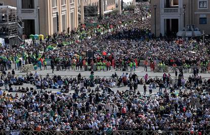 Na papin sprovod stiglo je oko 200.000 ljudi: 'Papa Franjo imao je otvoreno srce za sve...'