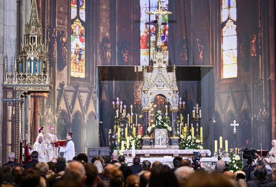Zagreb: Uskrsna sveta misa u Katedrali