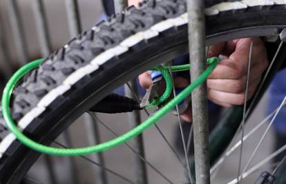 Zagrepčanka ukrala  21 bicikl: Rezala bi im sajle i odvezla se
