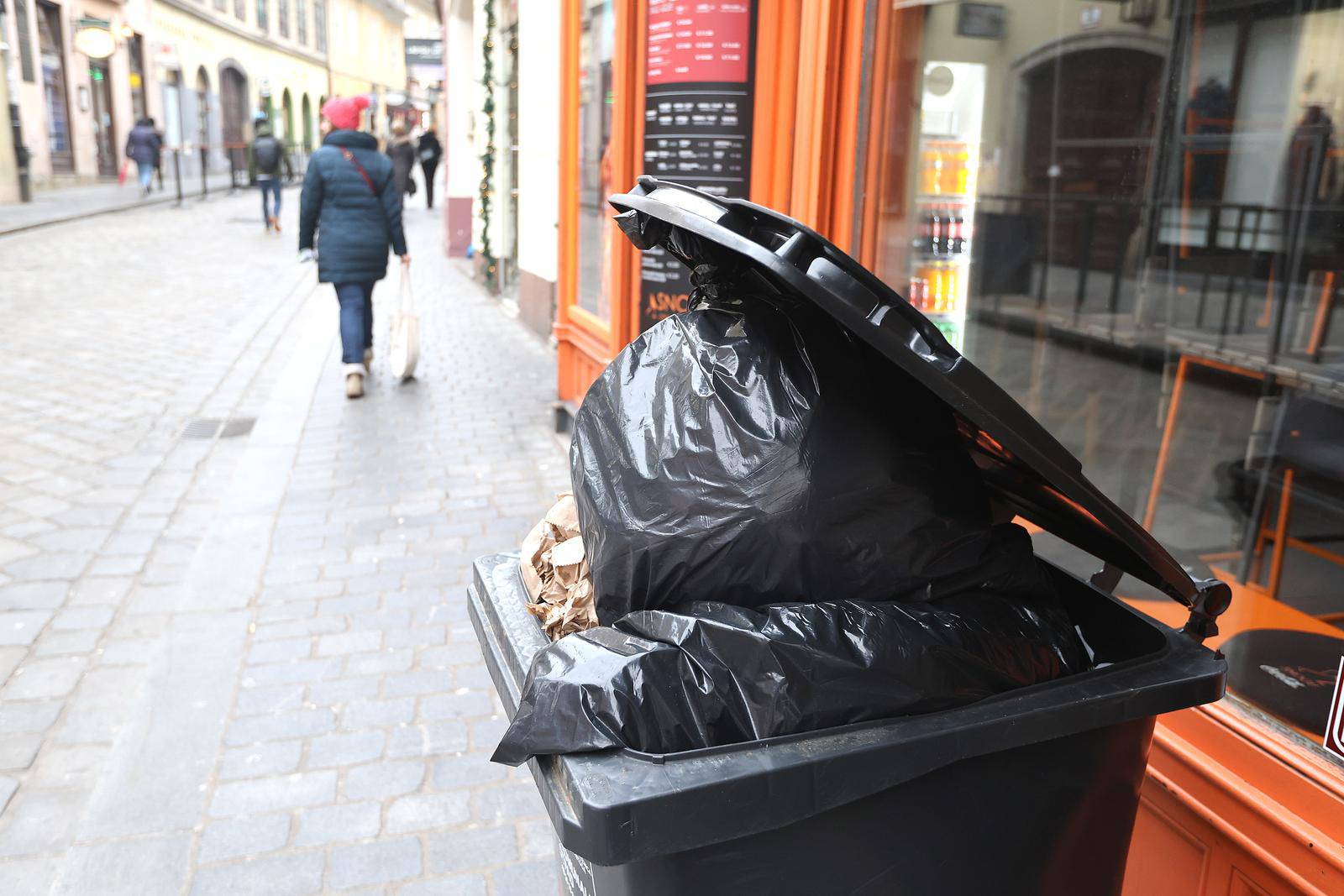 Zagreb: U centru grada nije odvezeno smeće