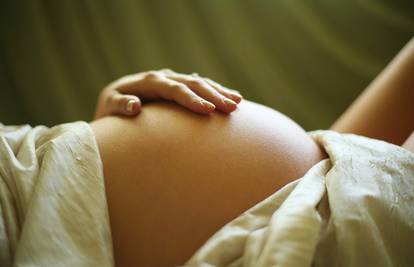 Rodila žena kojoj nisu dozvolili pobačaj: Beba umrla za 5 sati