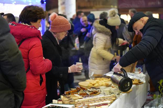 Zagreb: Dijeljenje božićne pšenice