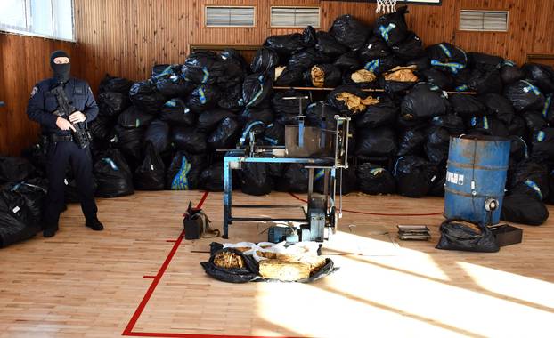 FOTO Dileri 'popušili' dvije tone duhana u Slavoniji: Pogledajte veliku policijsku zapljenu