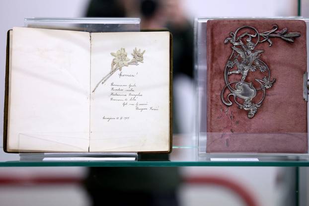 Rijeka: Izložba Muzeja spomenara pod nazivom "Tko se voli taj si piše"