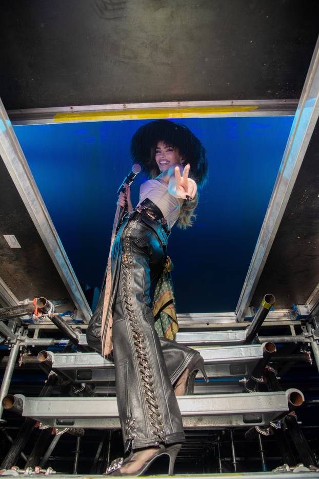 FOTO Kakva kombinacija! Evo u čemu je Seve nastupila u Areni