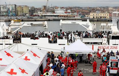 Italija ne odustaje: Migrantski brod neće pristati u našu luku