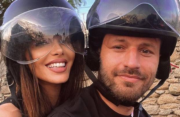 FOTO Koga ljubi Petković? Bila je to ljubav na prvi intervju, Iva ga je zavela pred kamerama