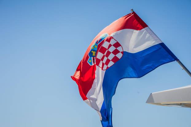 Zastave po Splitu povodom Dana državnosti