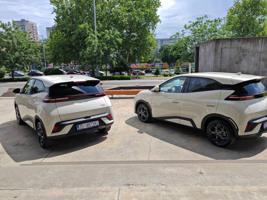 Pokazao kako mu kineski auto izgleda nakon 220.000 km u 2 godine. Premiumi na aparatima