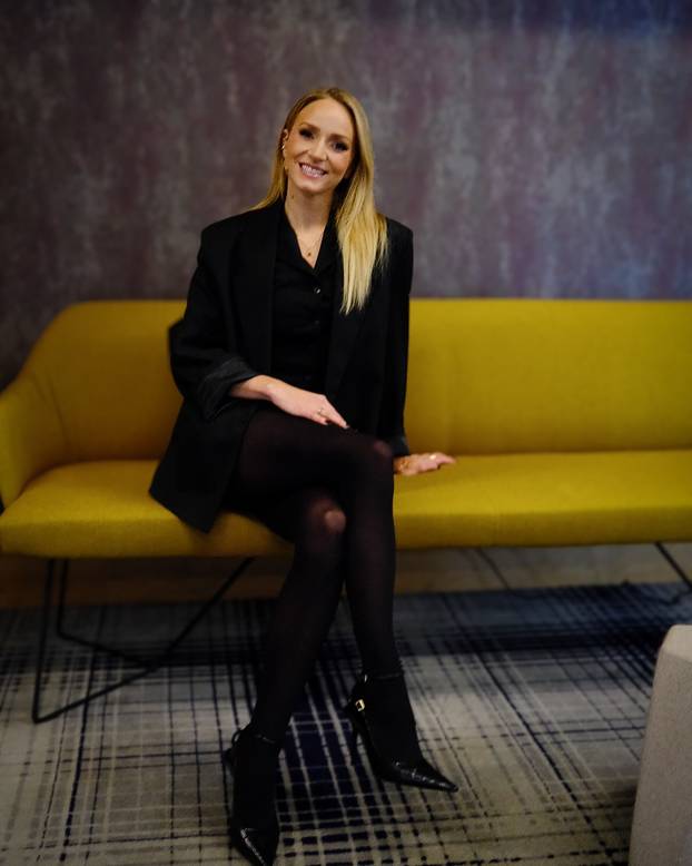 FOTO Napravila gaf uživo koji je obišao Europu. Atraktivna TV voditeljica ljubi Kovačeva šefa