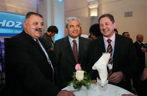 2007. Predsjednik HDZ-a Ivo Sanader najavio da očekuje mandat za sastavljanje vlade 