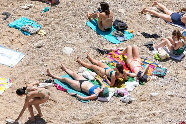 Dubrovnik: Gradske plaže već su pune kupača