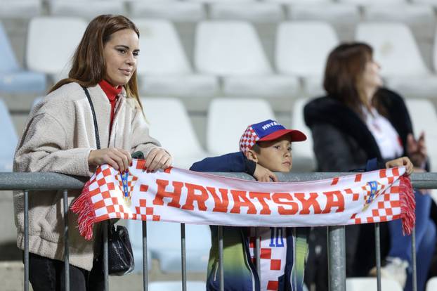 Rijeka: Atmosfera na trbinama tijekom susreta Hrvatske i Farskih otoka u kvalifikacijama za FIFA Svjetsko prvenstvo