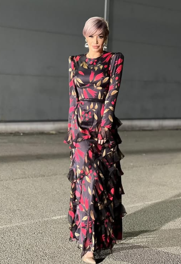 FOTO Poznata srpska voditeljica na izbor za Miss stigla u 'goloj' haljini, malo ostavila mašti...