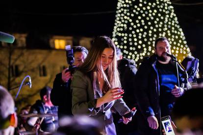 FOTO Doček pobjednice showa 'Superstar': Gradonačelnik je pohvalio, a Sinjani slavili