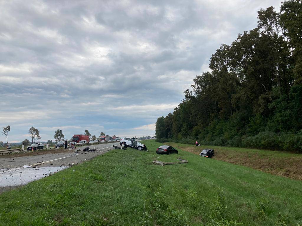 Teška nesreća na A3: Kamion probio ogradu, jedan čovjek poginuo, a još jedan ozlijeđen