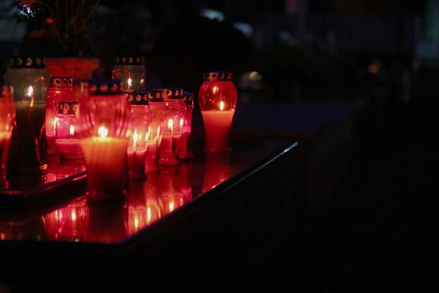 Zadar: Večernji pogled na Gradsko groblje na blagdan Svih svetih