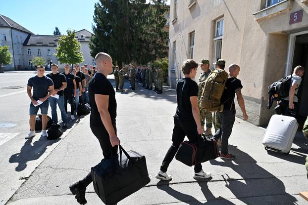 FOTO Pogledajte buduće vojnike i vojnikinje Hrvatske vojske