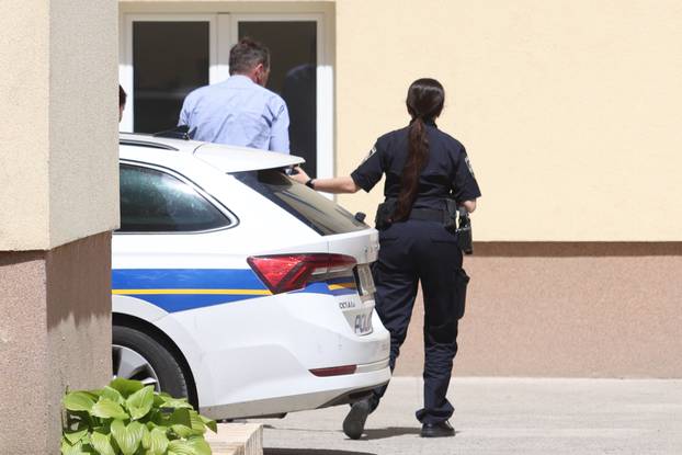 Osijek: U zgradu USKOK-a u tijeku je privođenje uhićenih osoba u Novoj Gradiški