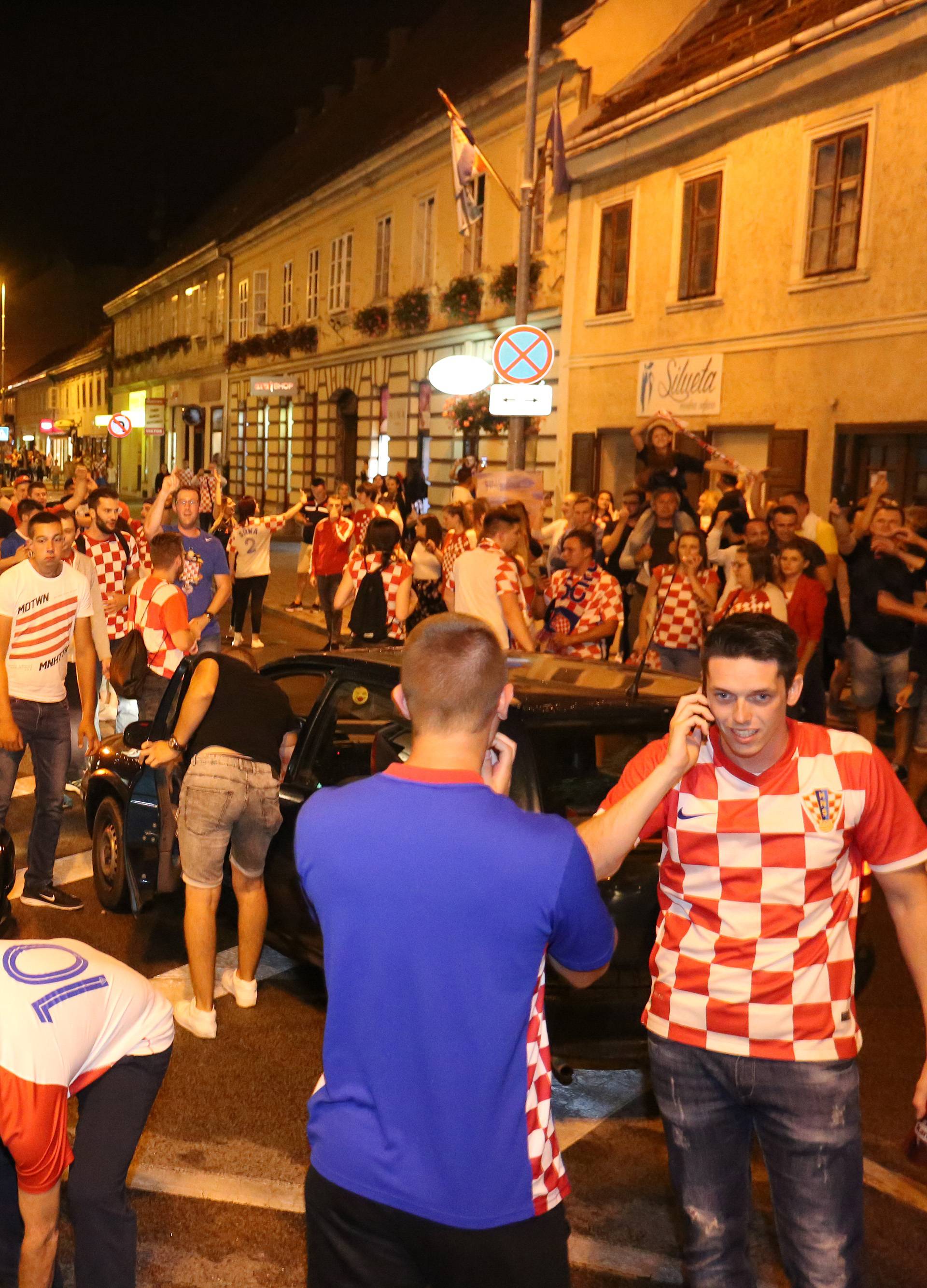 Karlovac: NavijaÄka euforija na gradskim ulicama nakon ulaska Hrvatske u finale