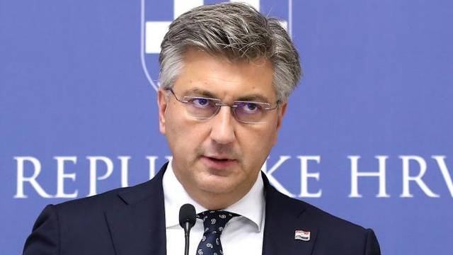 Zagreb: Andrej Plenković dao izjavu medijima nakon sjednice Znanstvenog savjeta