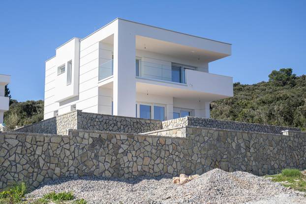 Kompleks Vila koji se gradi u Dračama, jednu od vila gradi i Halid Bešlić