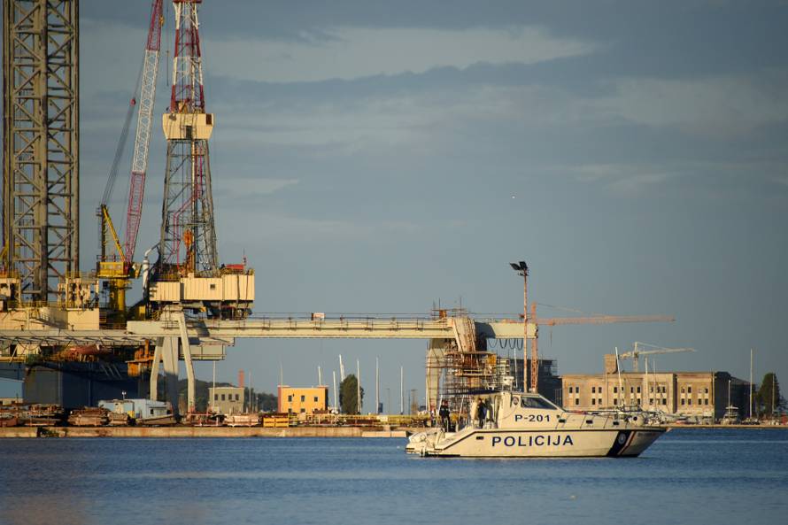 Iz pulske luke izvađena podmornička mina