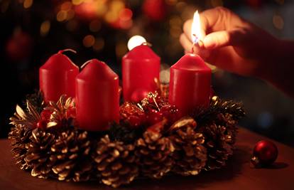 4 svijeće s adventskog vijenca - svaka nosi posebnu poruku